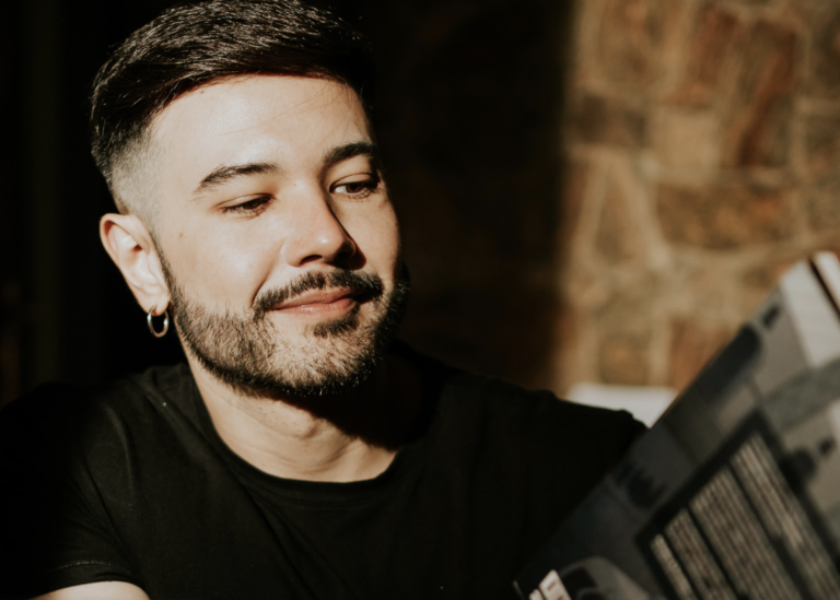 Conexão e representatividade em HQ: roteirista Mario Oshiro e ilustradora Dominic Amaral lançam uma tragicomédia romântica LGBT